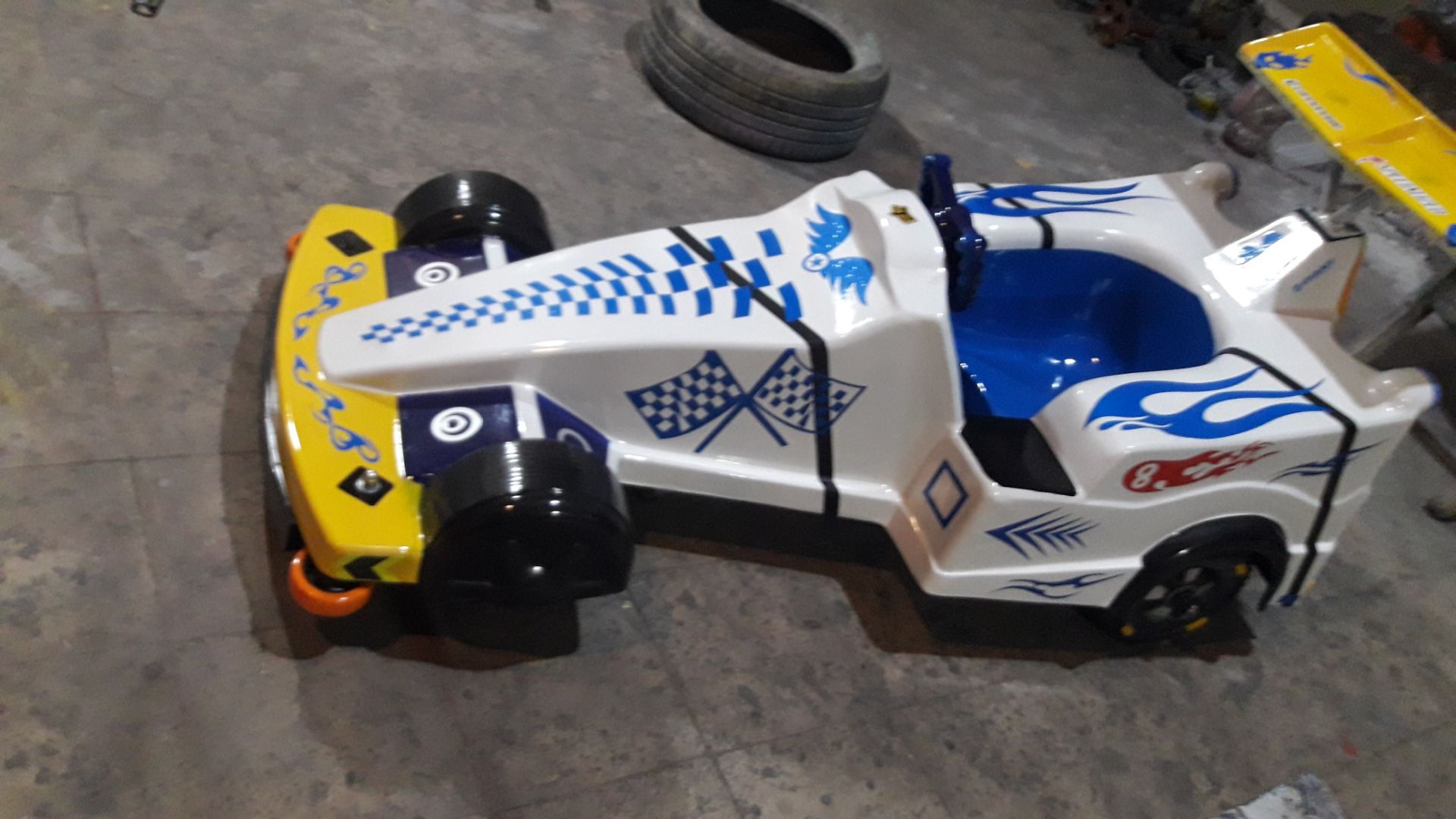 کابین قطار فرمول وان سفید