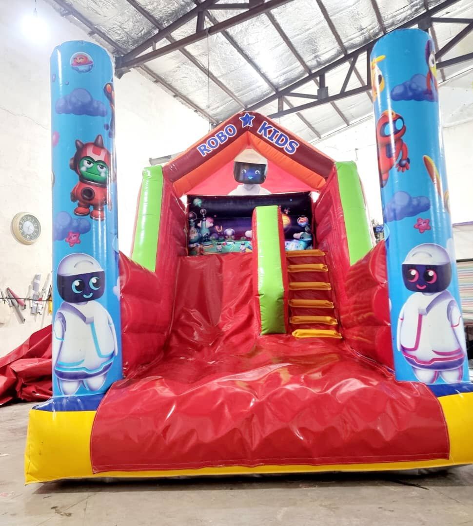 سرسره بادی آدم فضایی شادلین - ارتفاع ۴ متر