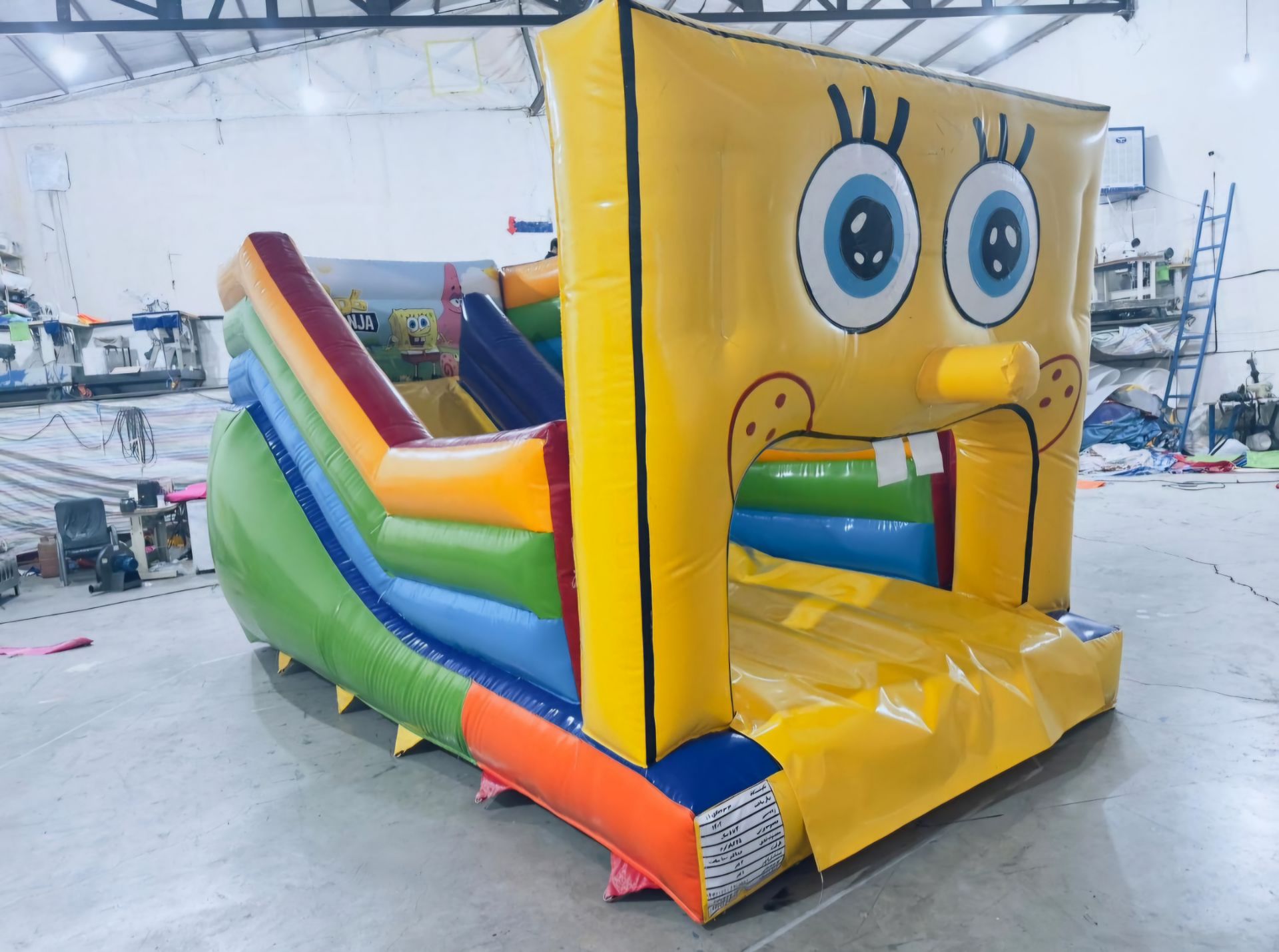 سرسره بادی باب اسفنجی شادلین - ارتفاع ۲.۸ متر