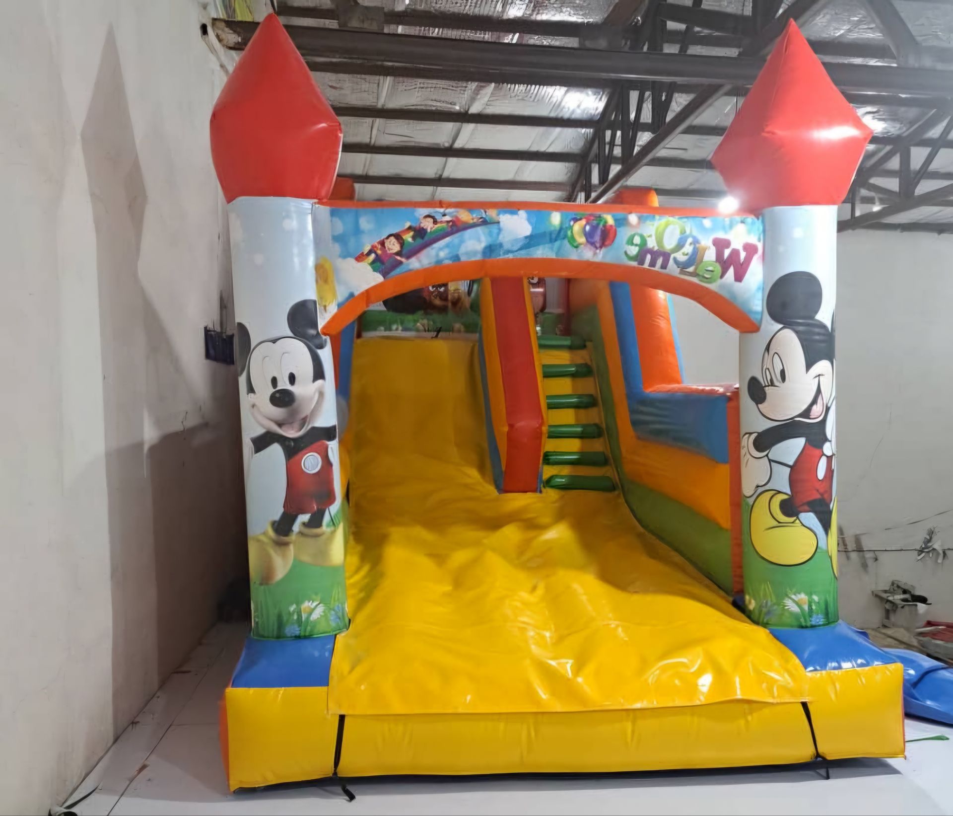 سرسره بادی طرح مداد شادلین - ارتفاع ۲.۸ متر