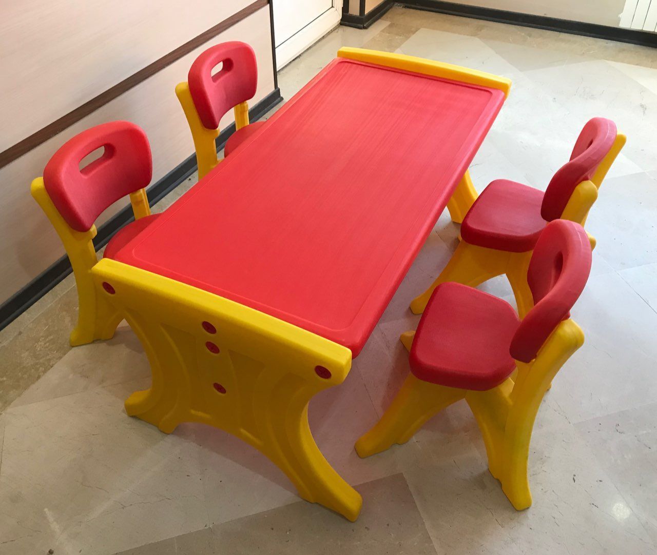 میز و صندلی وانیا کودک شادلین