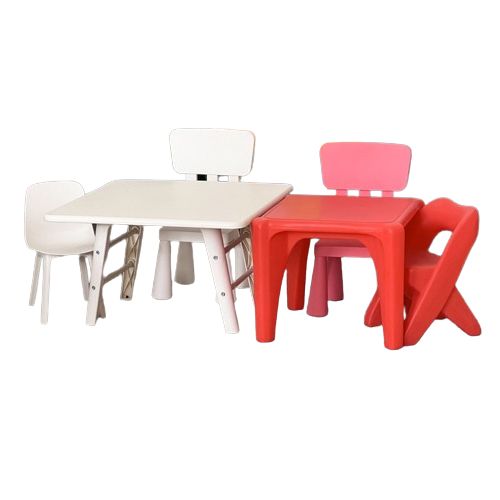 کودکان در حال استفاده از میز بومر - فضای گروهی