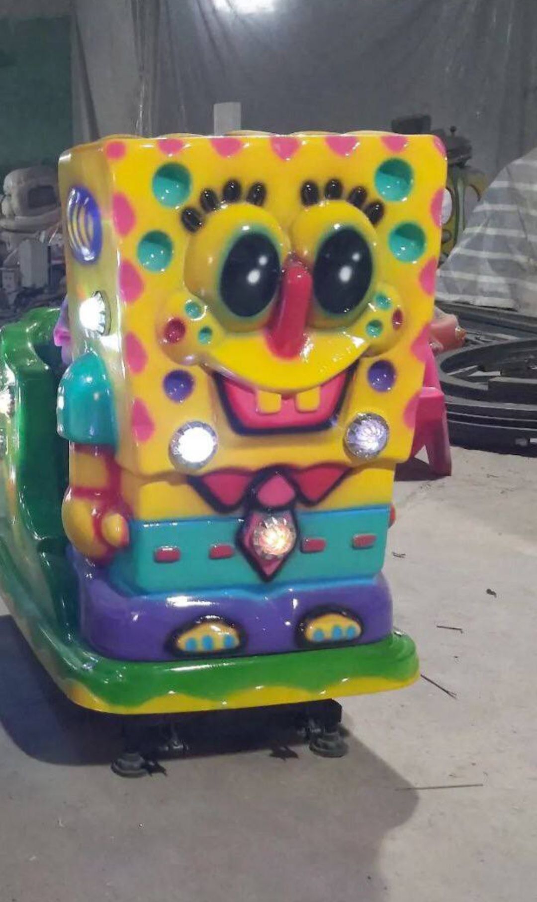 تکان دهنده عروسکی باب اسفنجی-شادلین