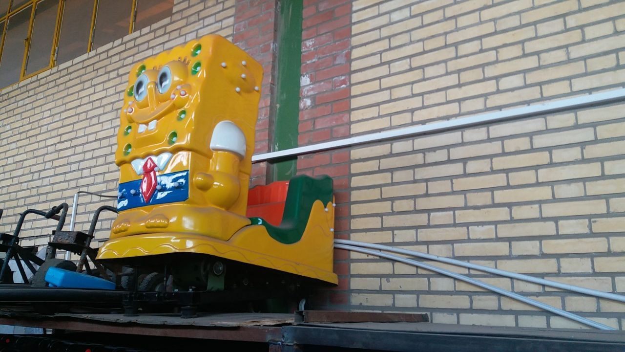 تکان دهنده عروسکی باب اسفنجی-شادلین