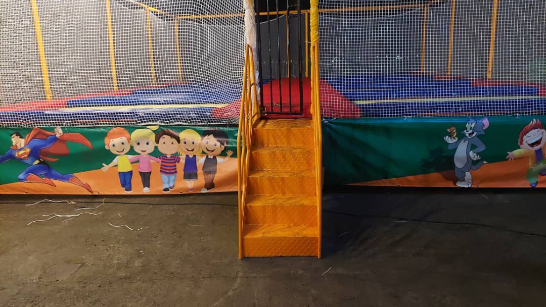 ترامپولین هشتتخته در شهربازی - محصول شادلین