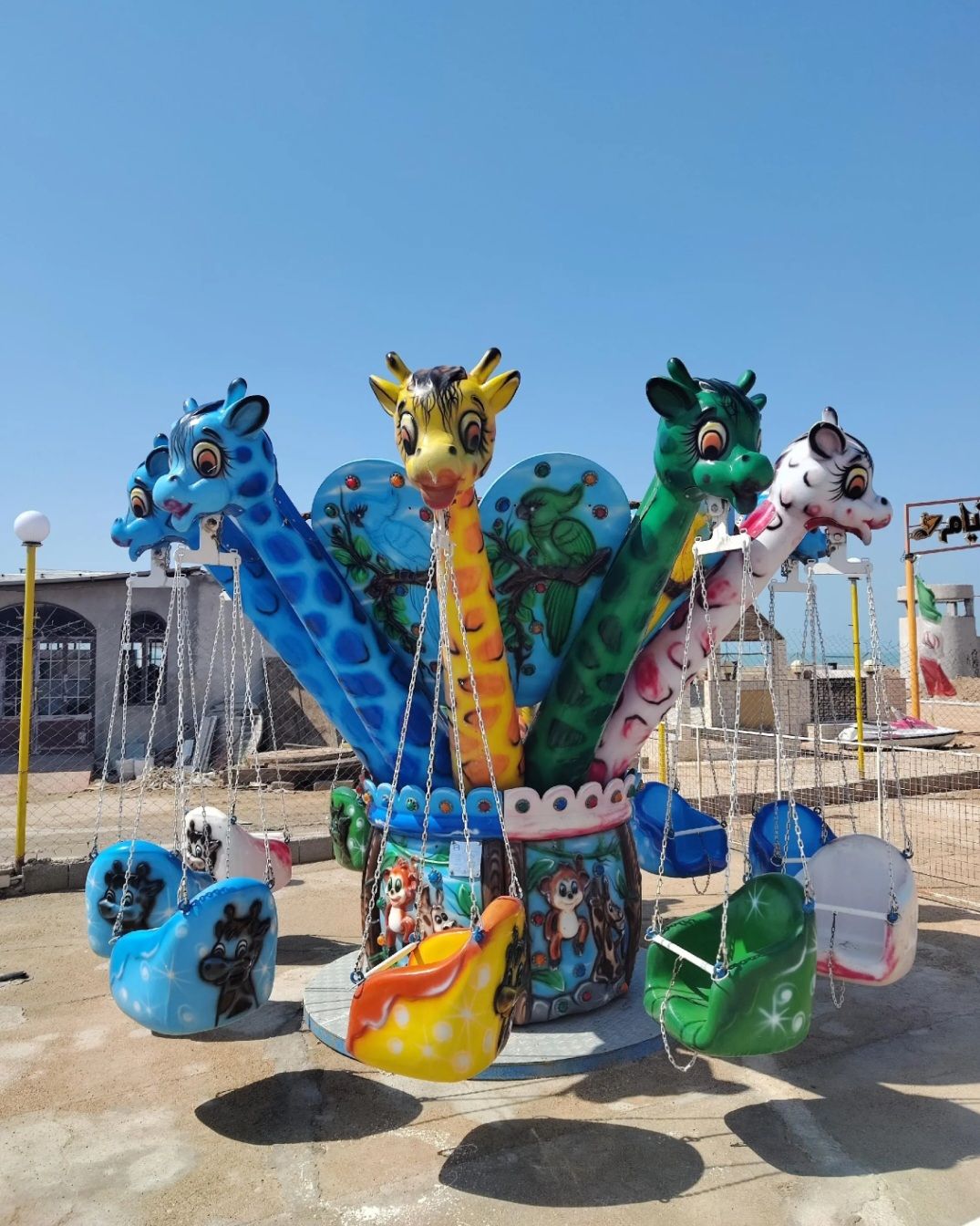 تاب زرافه در شهربازی - طراحی ایمن و جذاب