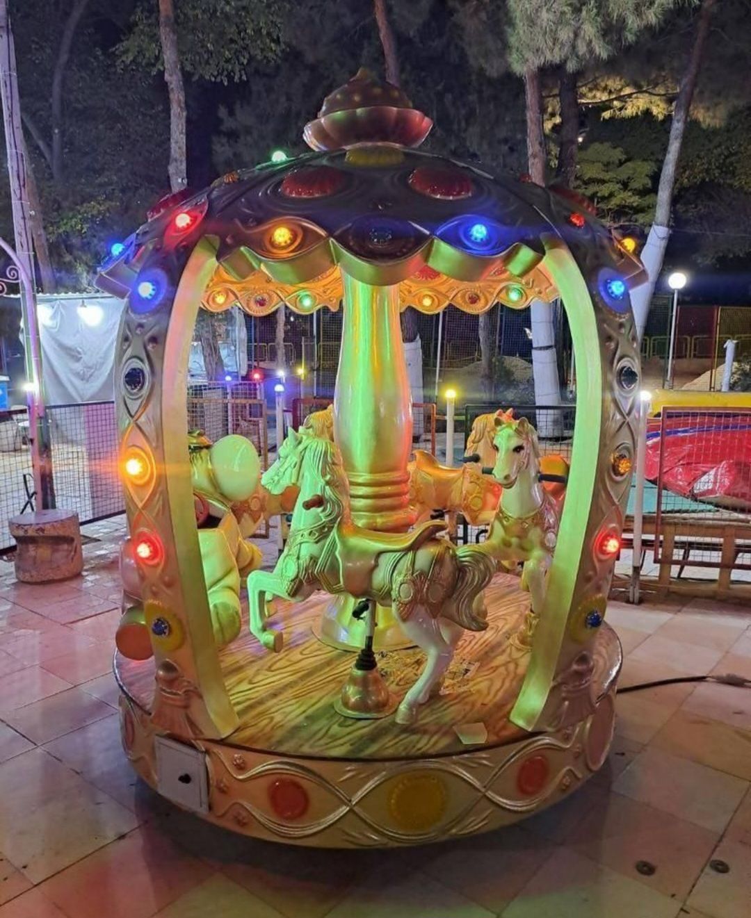 سیستم نورپردازی RGB دستگاه چرخ و فلک - 16 رنگ مختلف