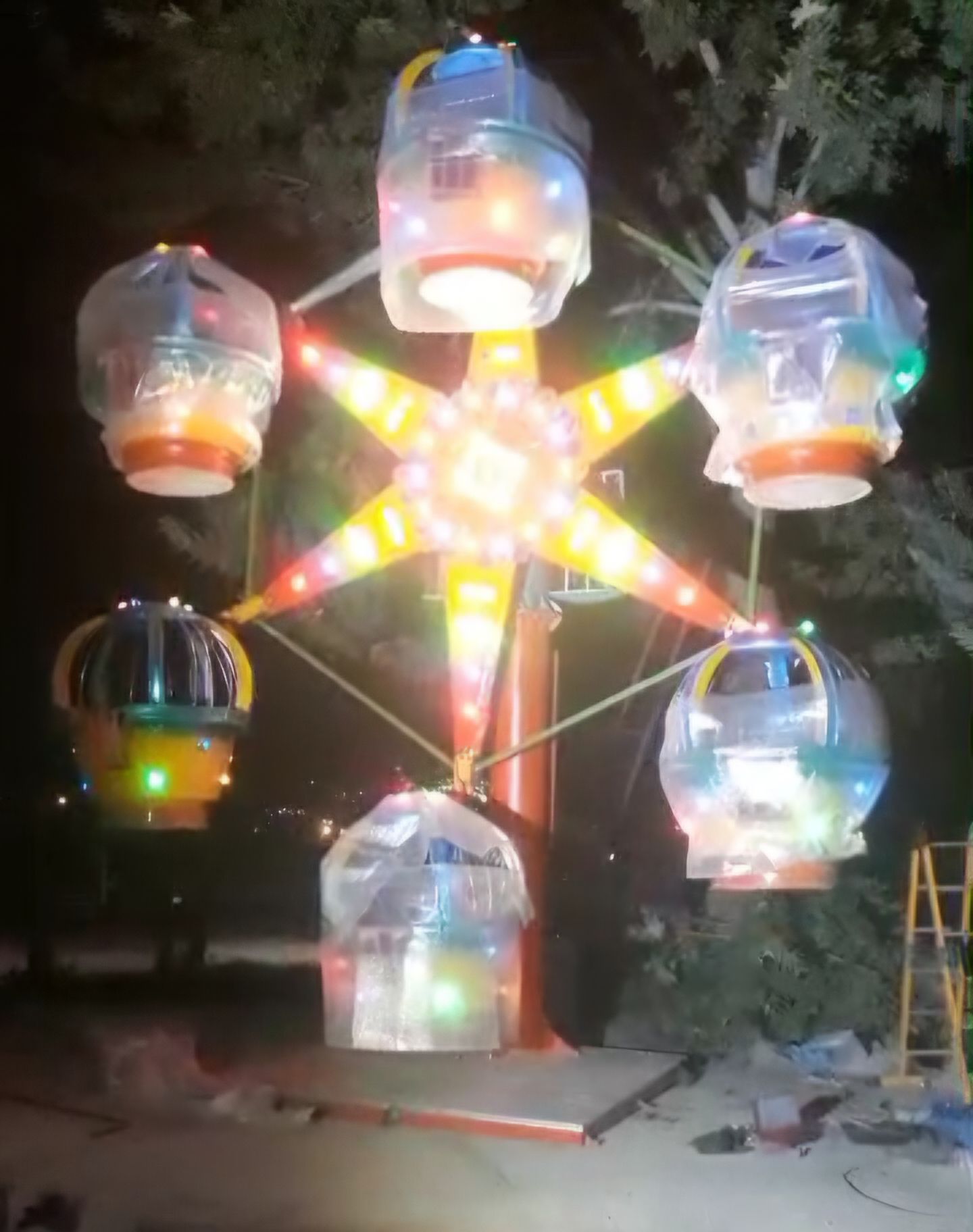 چرخ و فلک کودک آفتاب مهتاب - 6 کابین رنگارنگ