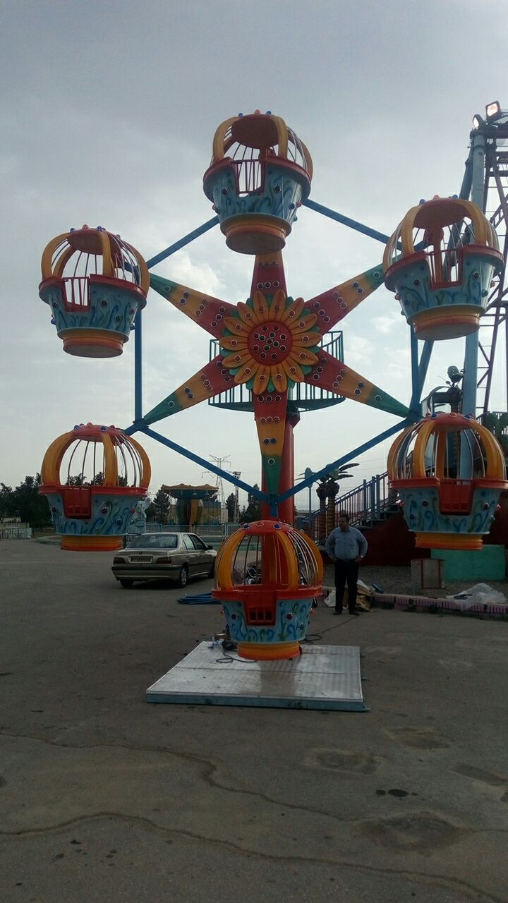 کابینهای ایمن چرخ و فلک آفتاب مهتاب - ظرفیت 12 نفره