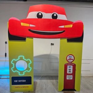 اتاقک مشاغل تعمیرگاه مک کوئین با نورپردازی LED