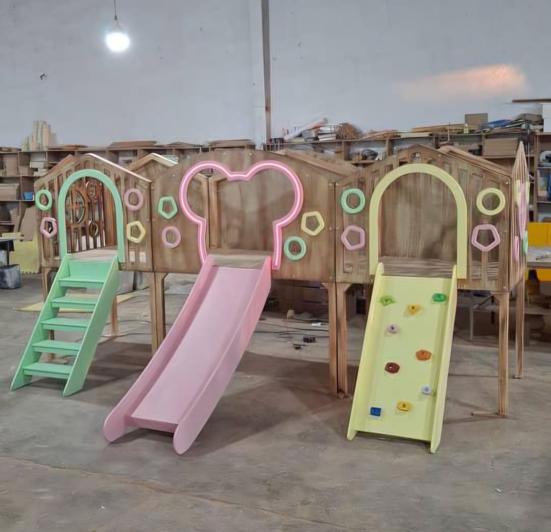 ادونچر میکی ماوس با استخر توپ و سرسره