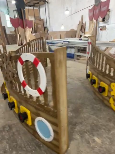 محیط بازی پویا با استخر شن کشتی شکل برای کودکان