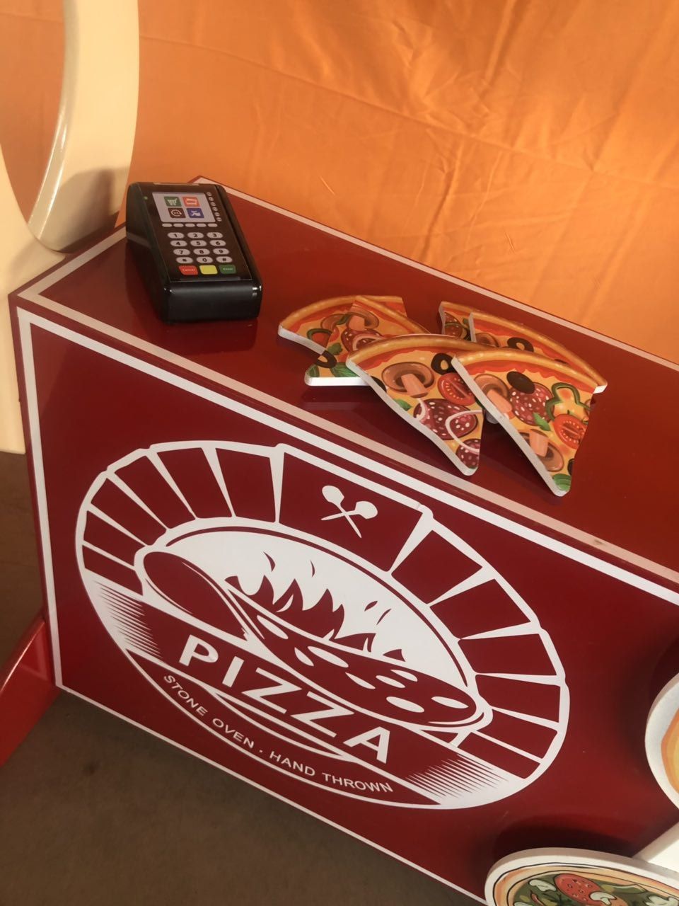 پیتزا تنوری چوبی مهدکودک با رنگ آجری