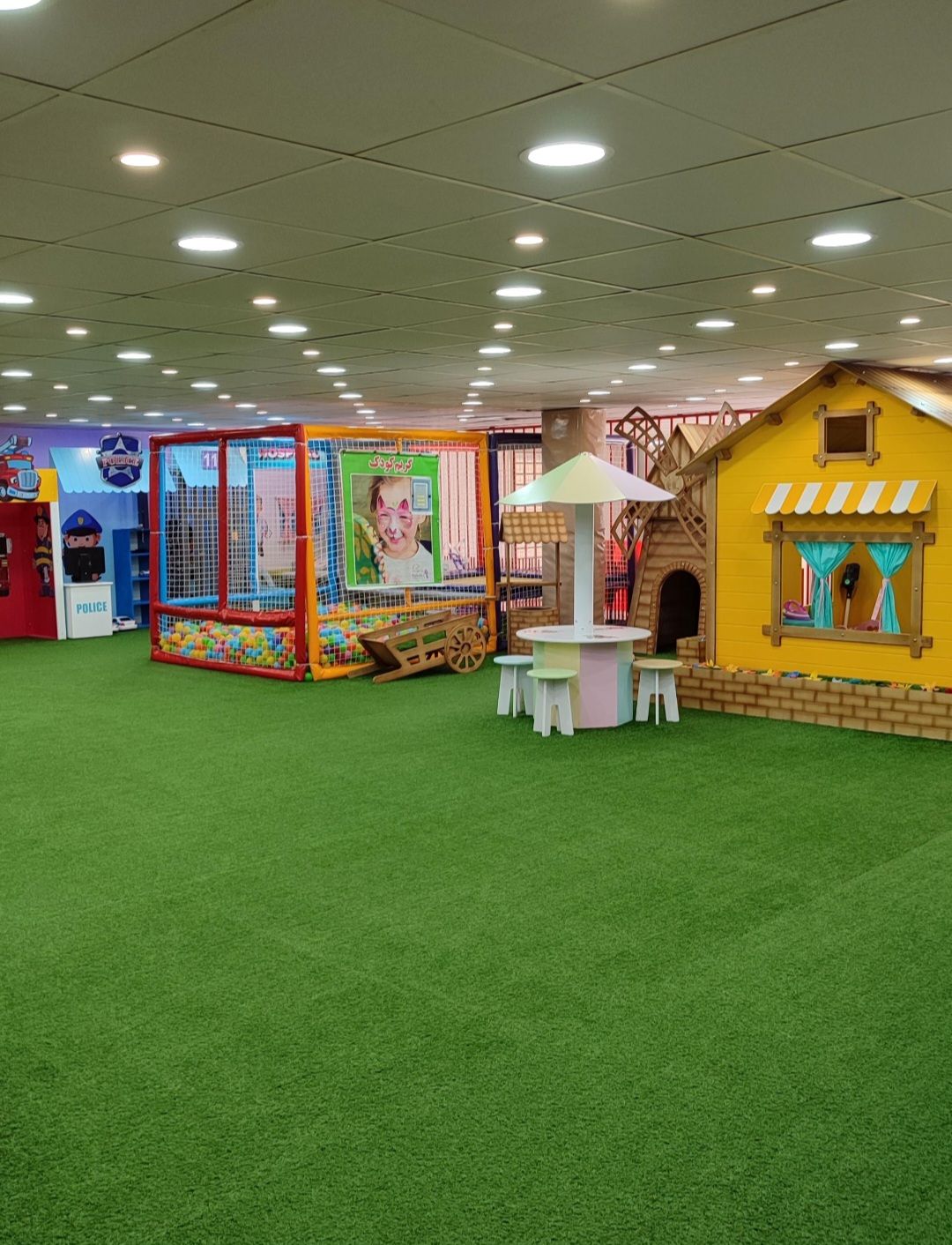 میز چتردار با طراحی رویایی برای شهر مشاغل