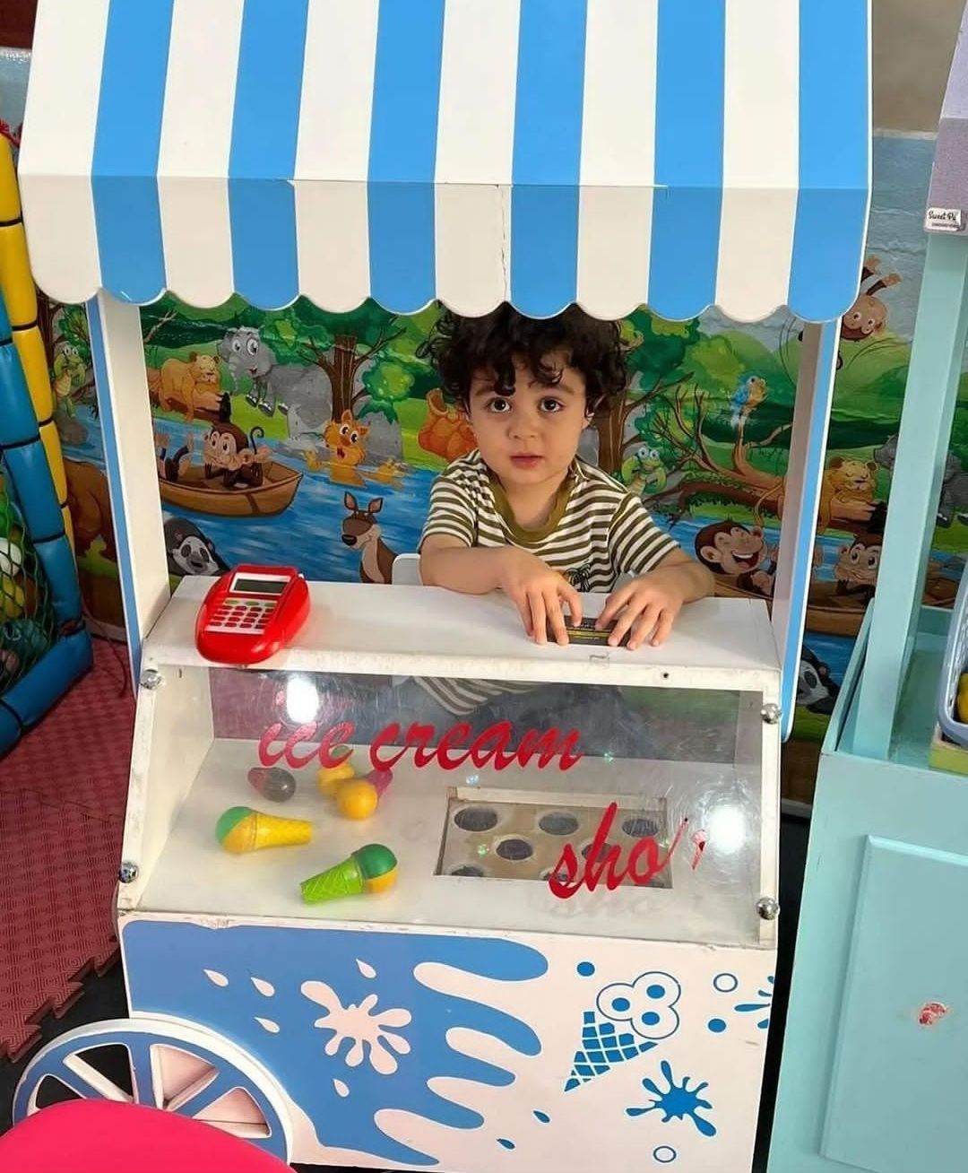 ایستگاه فروش بستنی اسباببازی با سایبان برای خانه بازی