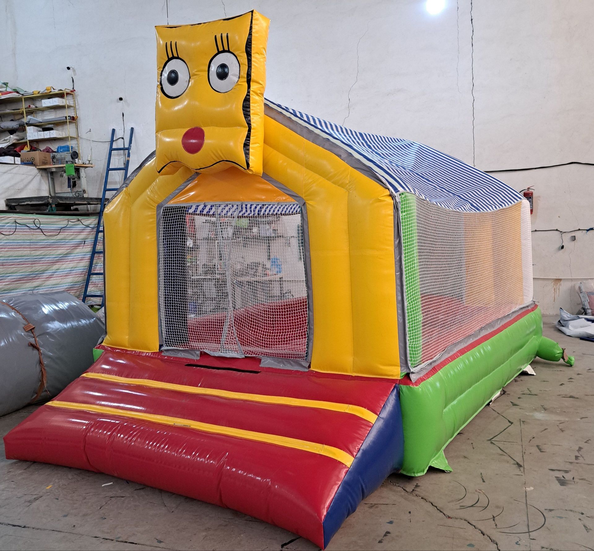 استخر توپ بادی باب اسفنجی