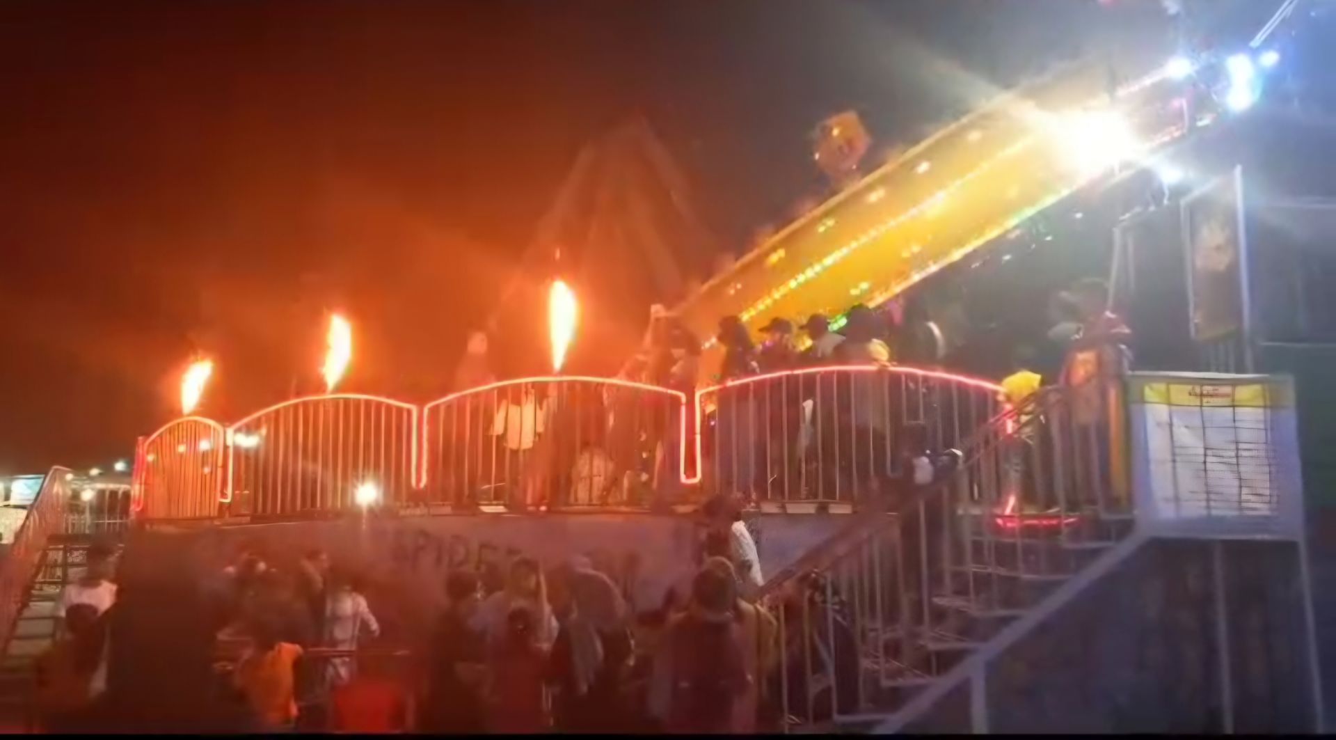 سفینه شهربازی بزرگسال شادلین - ظرفیت 70 نفر