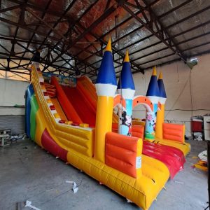 سرسره بادی ۶ مناره شادلین - ارتفاع ۱۰ متر