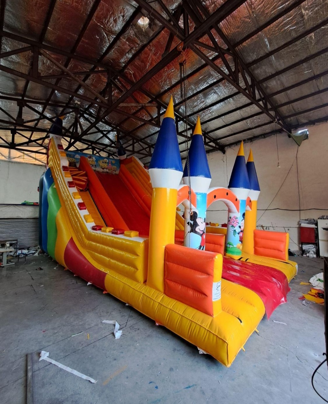 سرسره بادی ۶ مناره شادلین - ارتفاع ۱۰ متر